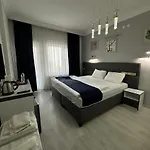 Hotel Blue
